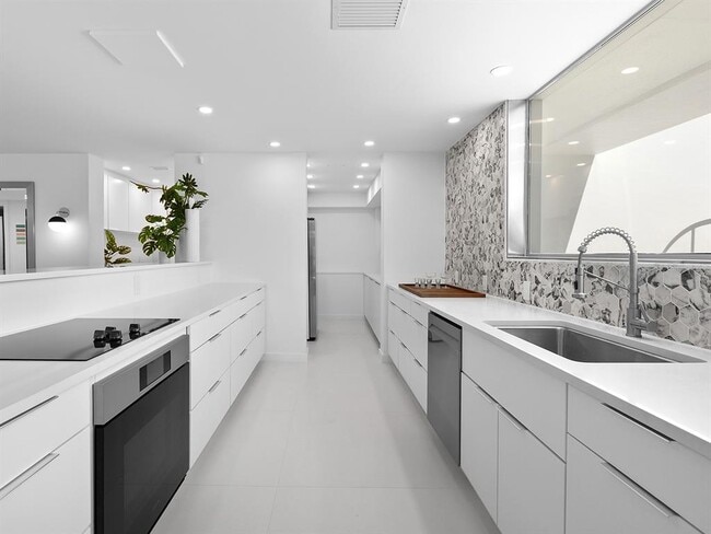 Building Photo - 7647 Sanderling Rd