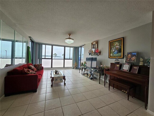 Building Photo - 7100 Sunshine Skyway Ln S