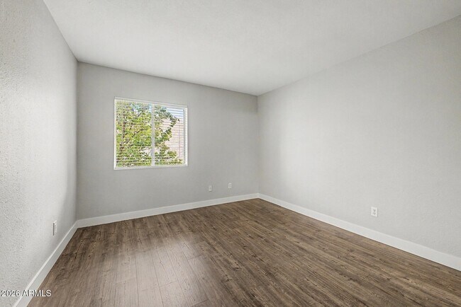 Building Photo - 4554 E Paradise Village Pky N