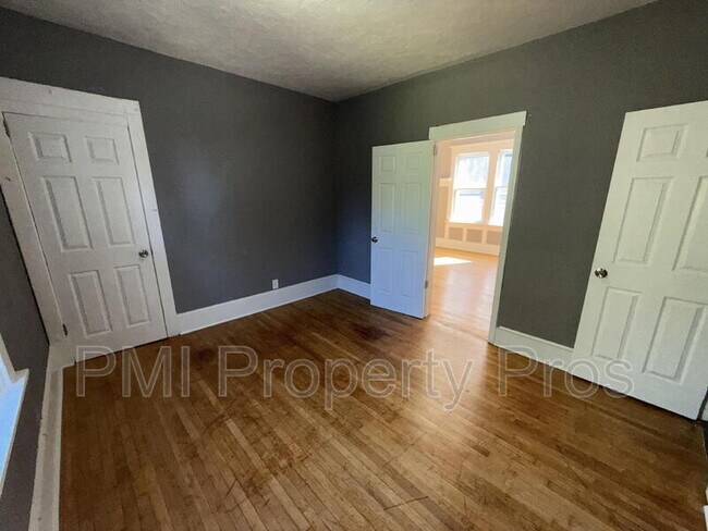 Building Photo - 2575 N 34th St