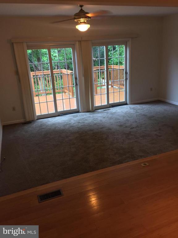 Building Photo - 8911 Oakwood Way