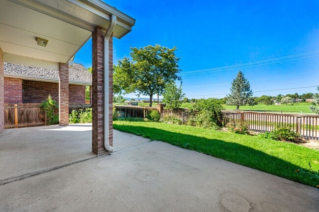 Building Photo - Spacious Home with Central AC and Gas Fire...