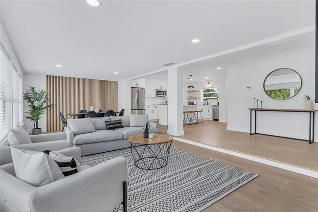 Building Photo - 1921 Fern Ave