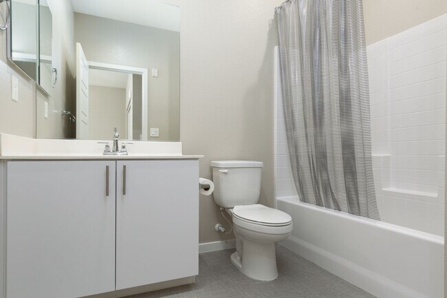 Building Photo - Fully furnished luxury townhome in Affinit...