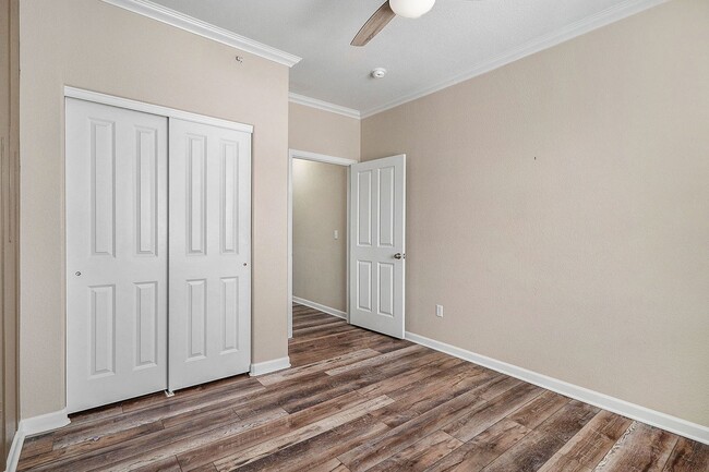 Building Photo - Updated 2 Bed 2 Bath Condo with One Car Ga...