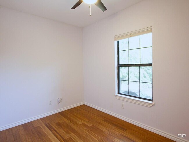 Building Photo - 1808 Maple Ave