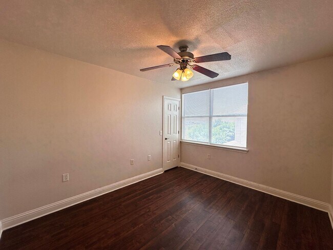 Building Photo - 506 Delmar Ave