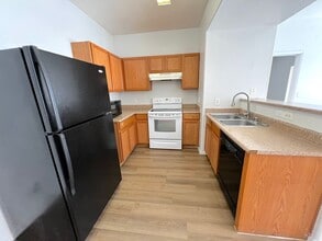 Building Photo - 2bed/2bath first floor unit in gated community