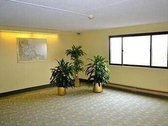 Building Photo - 100 Cove Way