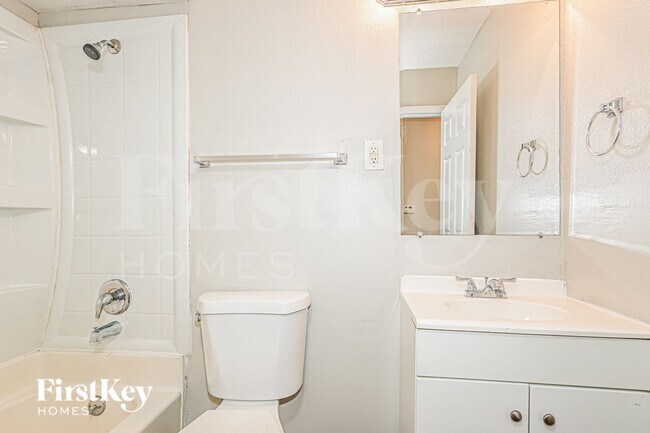 Building Photo - 6680 Foxshire Dr