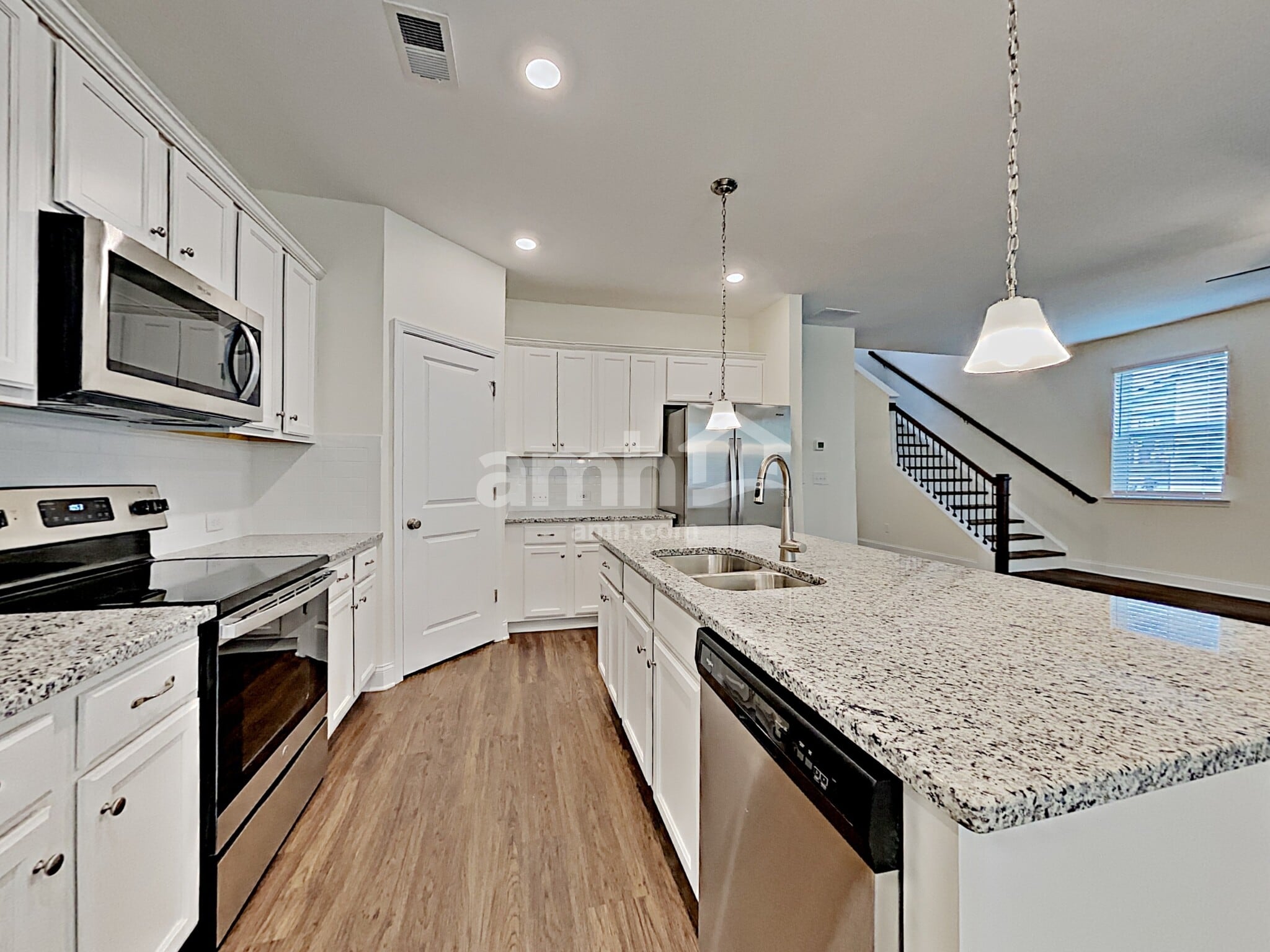 Building Photo - 254 Lake St