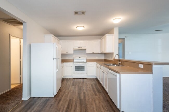 Building Photo - Spacious 4-Bedroom Home with Private Fenced Yard in Fort Worth