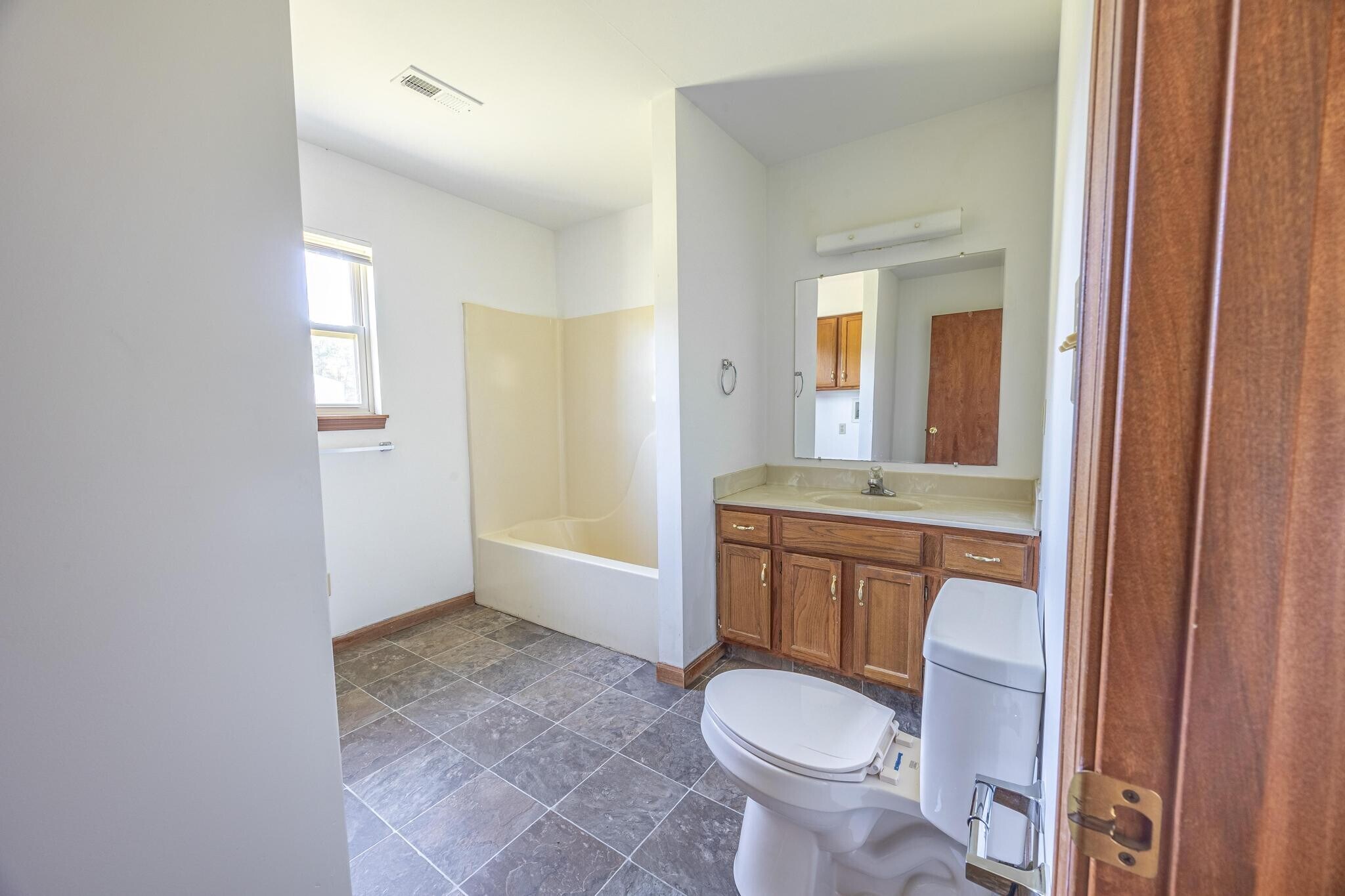 Building Photo - 10896 Oak Blvd