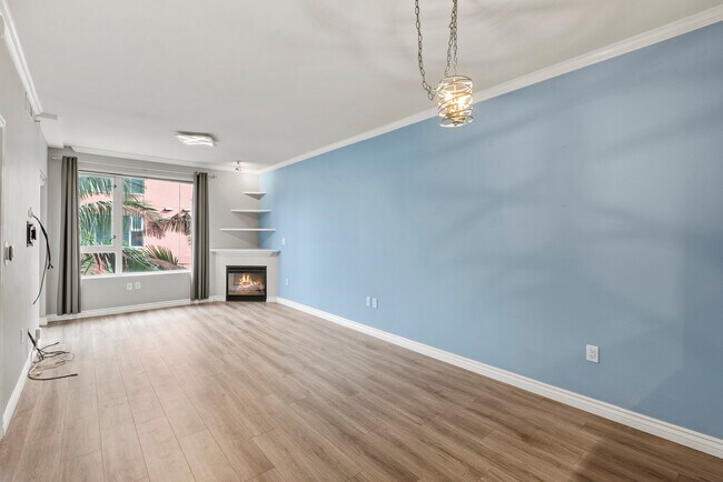 Building Photo - 300 W Beech St