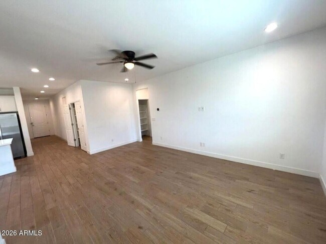 Building Photo - 10965 W Polk St