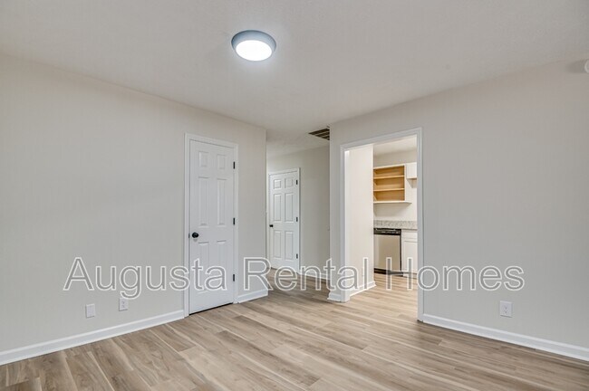 Building Photo - 34 Conifer Ct