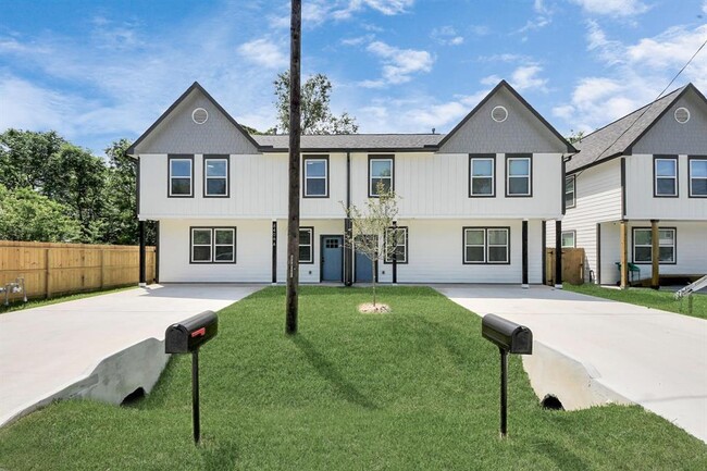 Building Photo - 8406 Tate St