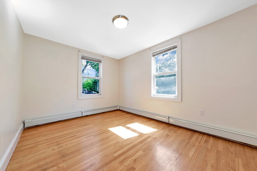 Building Photo - 4 School St