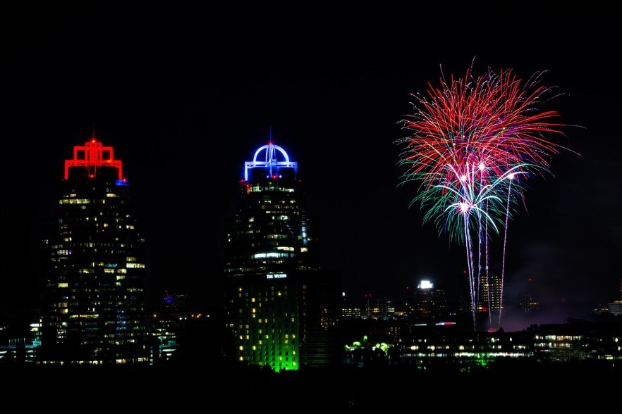 See 5 different fireworks from your balcony! - 795 Hammond Dr