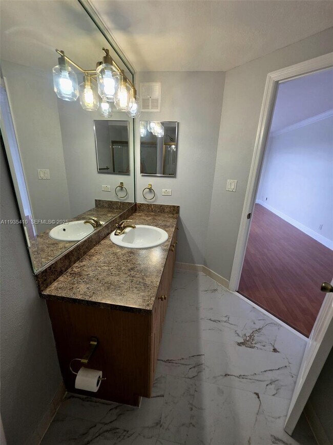 Building Photo - 8290 Lake Dr