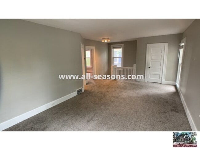 Building Photo - Charming Updated 2 Bedroom Unit on the Old North End!