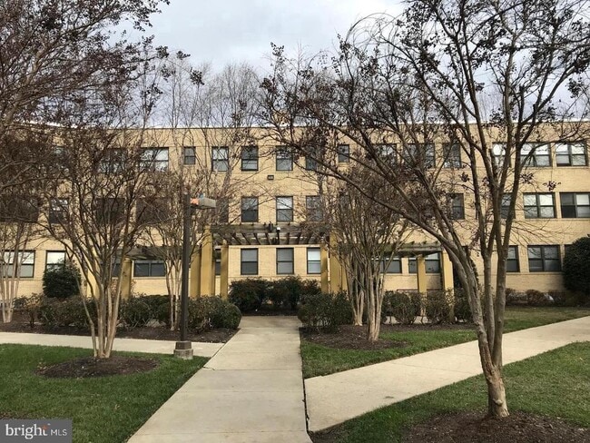 Building Photo - 212 Oakwood St SE