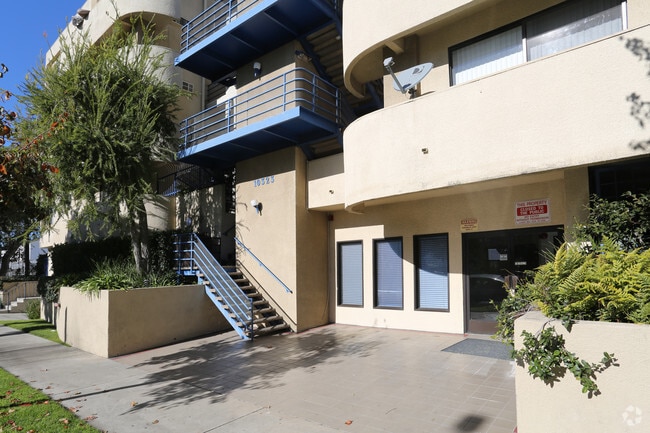 Building Photo - Woodbine Apartments