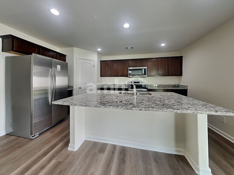 Building Photo - 227 Sterling Dr