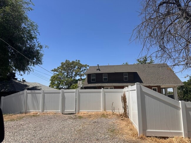 Building Photo - 1332 E 400 S