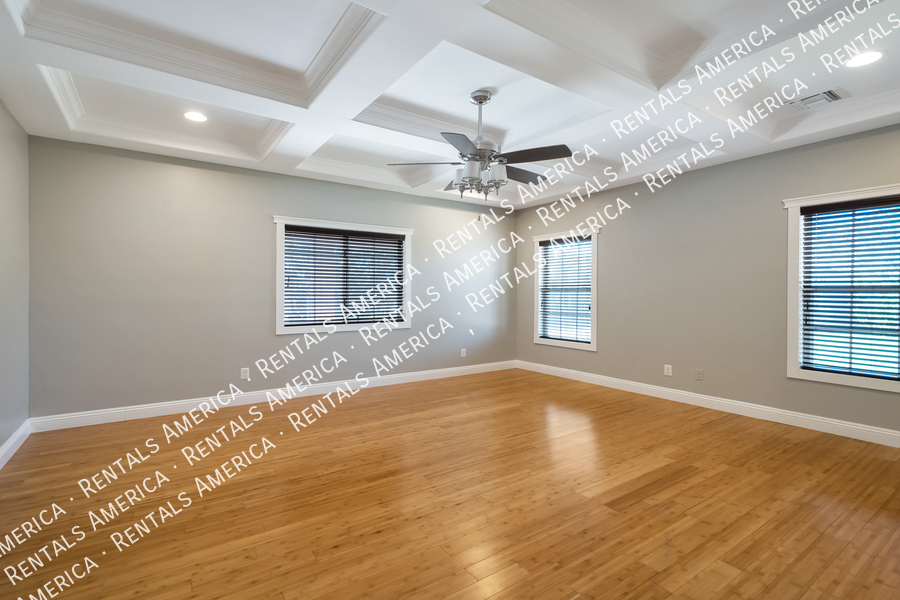Building Photo - 16819 E Palm Beach Dr
