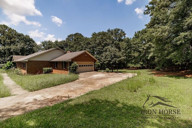 Building Photo - 8671 Macon Hwy