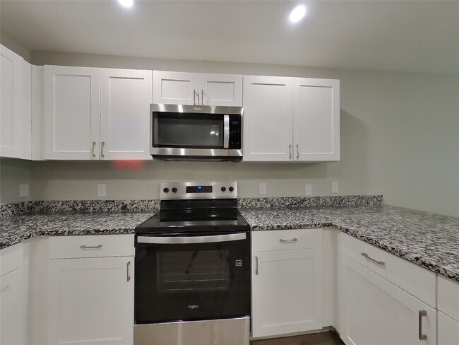 Building Photo - 10050 Cerritos dr