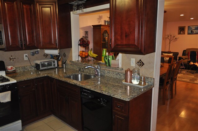 Building Photo - 8 Sunflower Ct