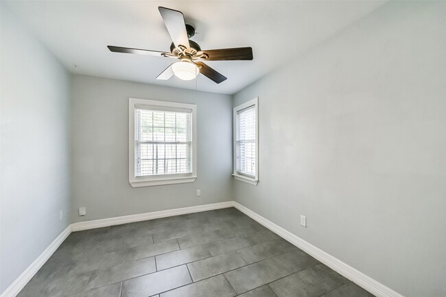 Building Photo - 4702 Maple St