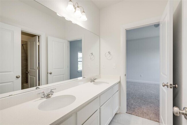 Building Photo - 9813 Evening Canopy Dr
