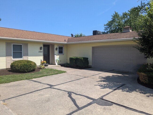 Primary Photo - 2907 Greenbriar Dr