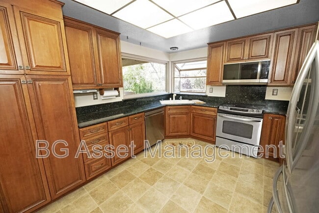 Building Photo - 1830 Weir Dr