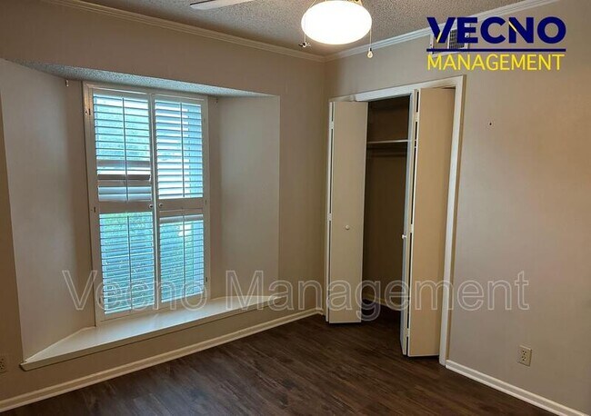 Building Photo - 3643 Richwood Dr