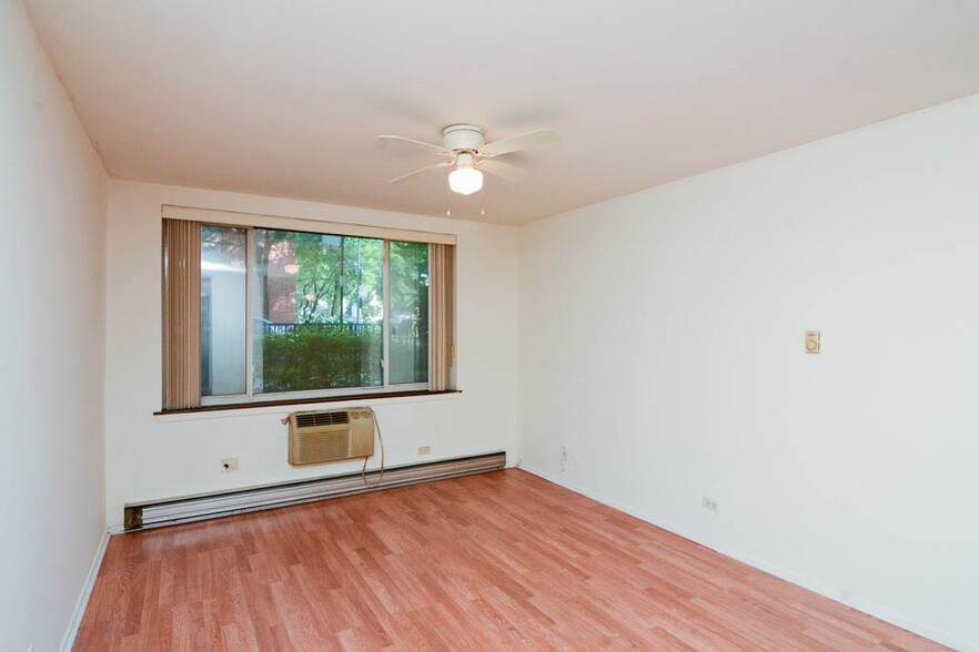 Building Photo - 3825 N Pine Grove Ave