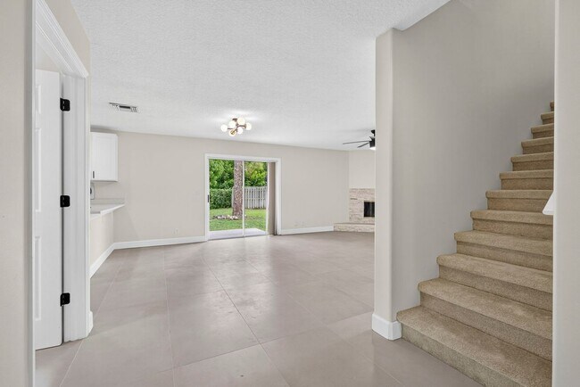 Building Photo - 1135 Staghorn St