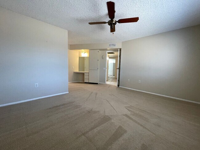 Building Photo - 16810 N Boswell Blvd