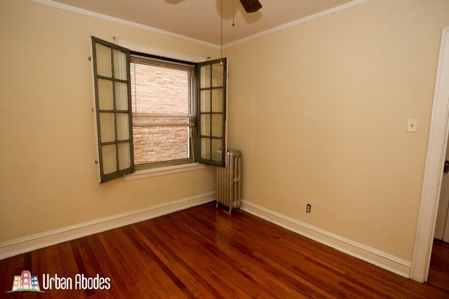 Building Photo - 549 W Surf St