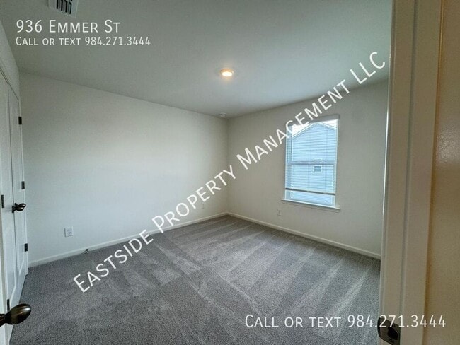 Building Photo - 936 Emmer St