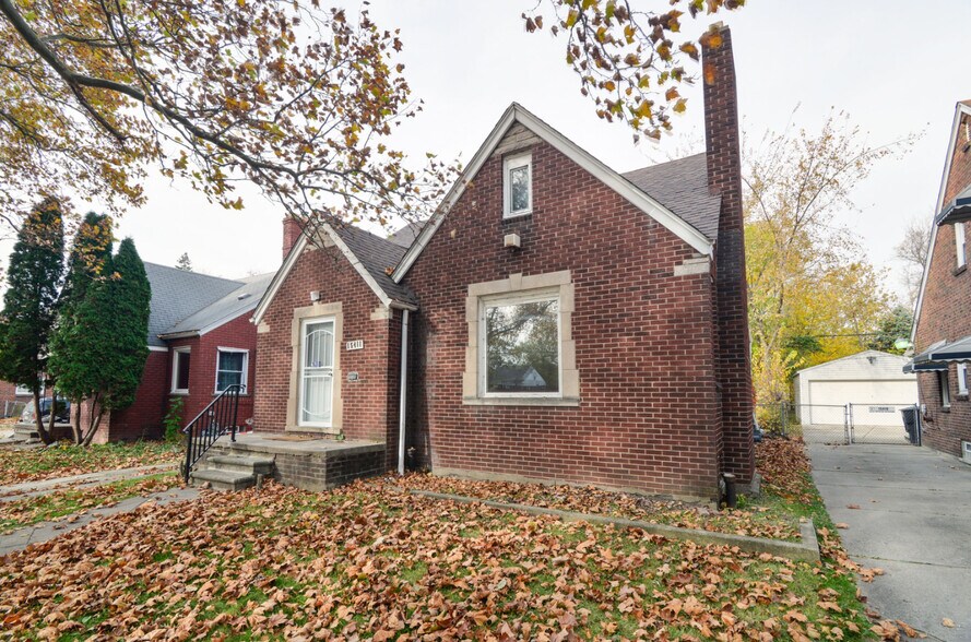 Primary Photo - 15411 Seymour St