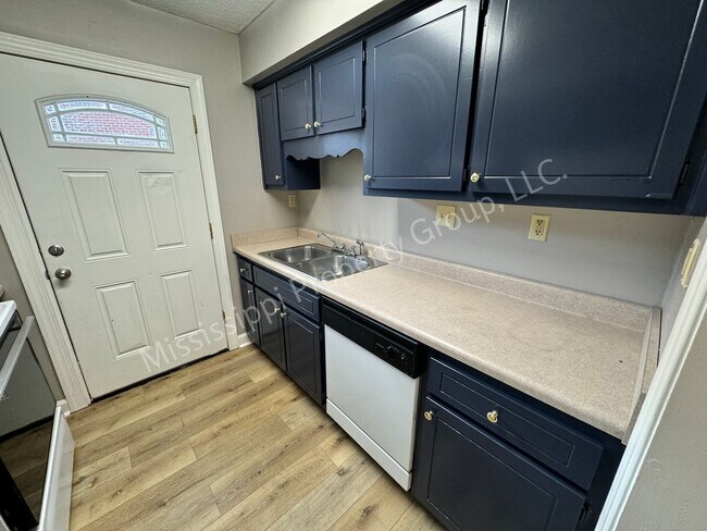 Building Photo - 402 Saddle Creek Dr