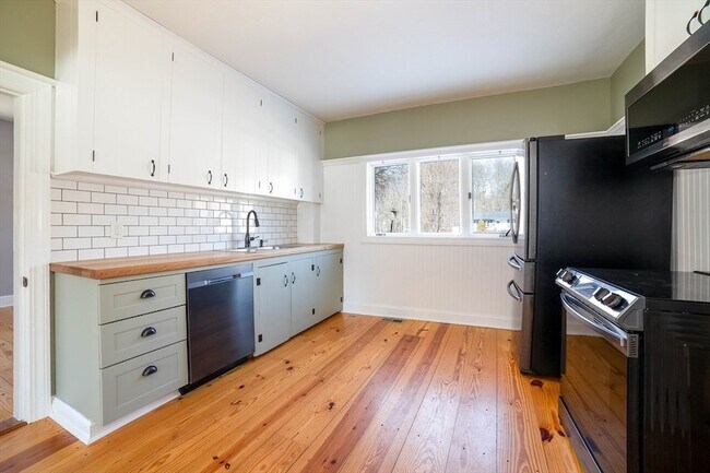 Building Photo - 5 Maple Ave