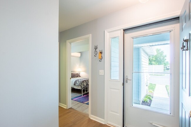 Building Photo - For Rent – Beautifully Updated Townhome in Gull Point a Waterfront Community