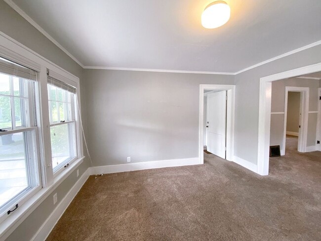 Building Photo - Three Bedroom Two Bathroom House For Rent