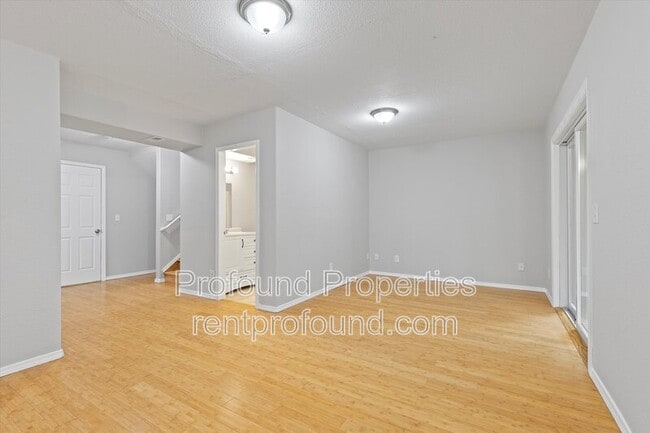 Building Photo - 7533 SW Applegate Dr