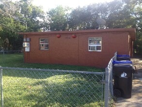 Building Photo - 1712 NW 8th Pl